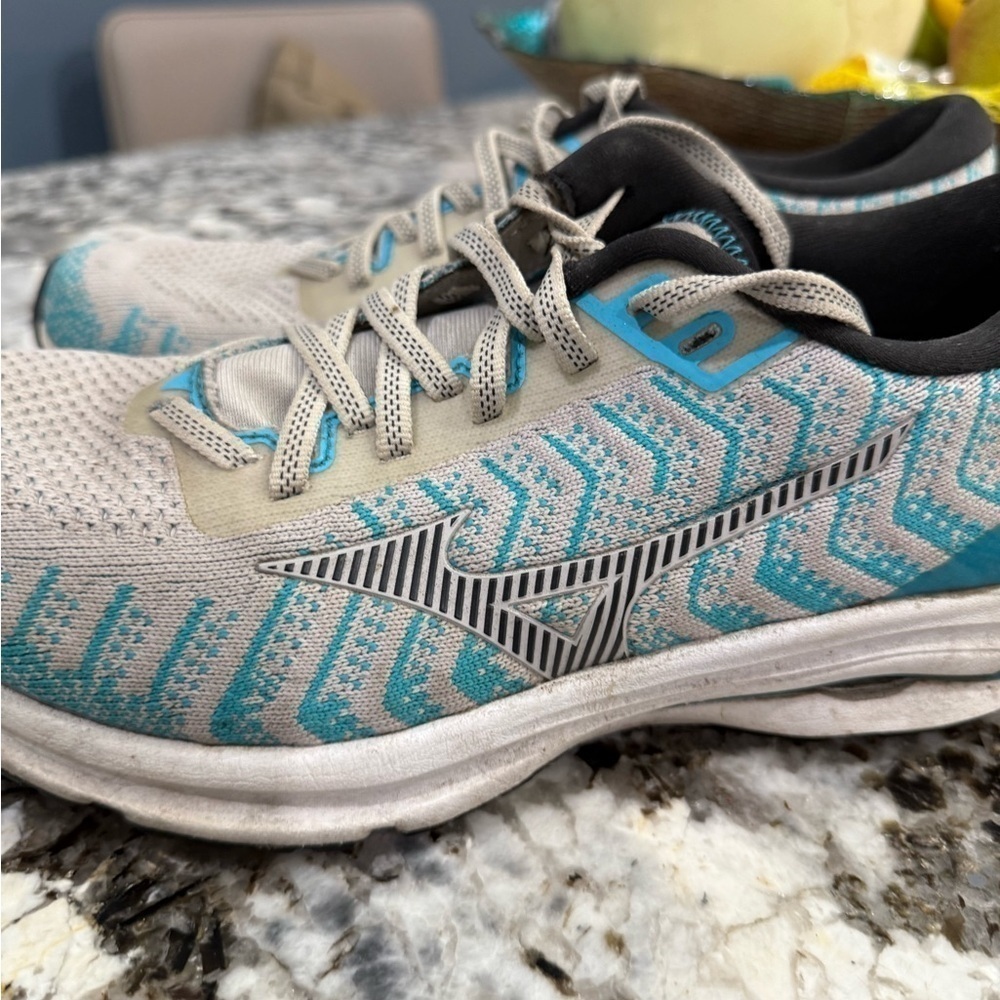 Mizuno Wave Roder woman’s size 9.5 - Picture 9 of 16